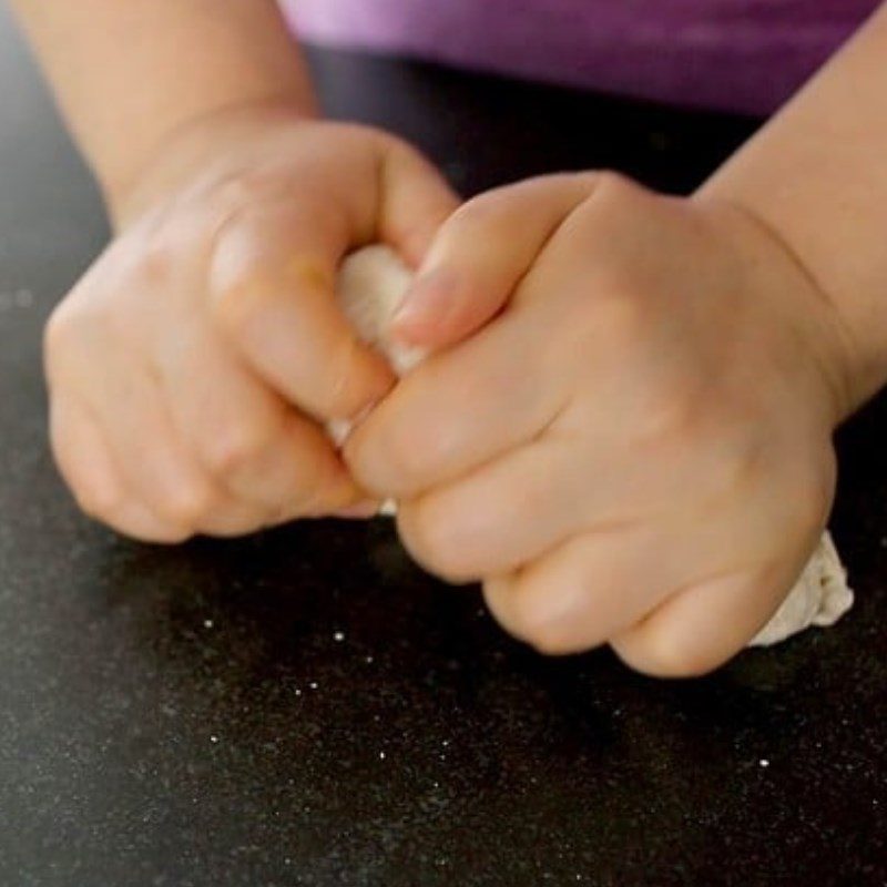 Step 2 Shape the dough for mandu wrappers