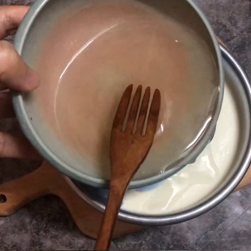 Step 8 Create a mirror glaze layer for butterfly pea tofu mousse