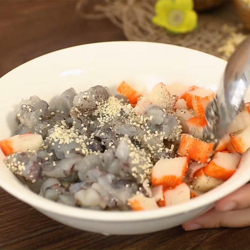 Step 3 Prepare the ingredients for seafood sticky rice cake