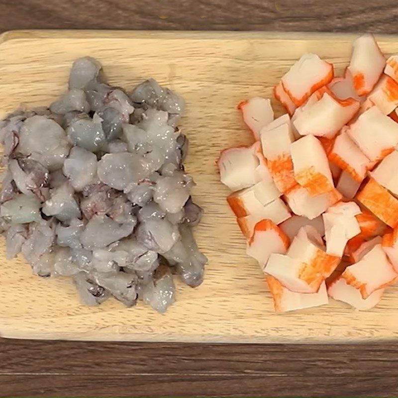 Step 3 Prepare the ingredients for seafood sticky rice cake