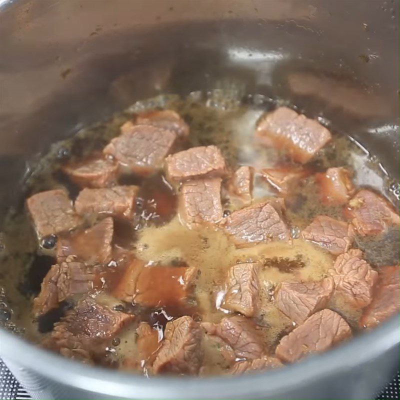 Step 2 Caramelize and stir-fry the meat Braised Beef