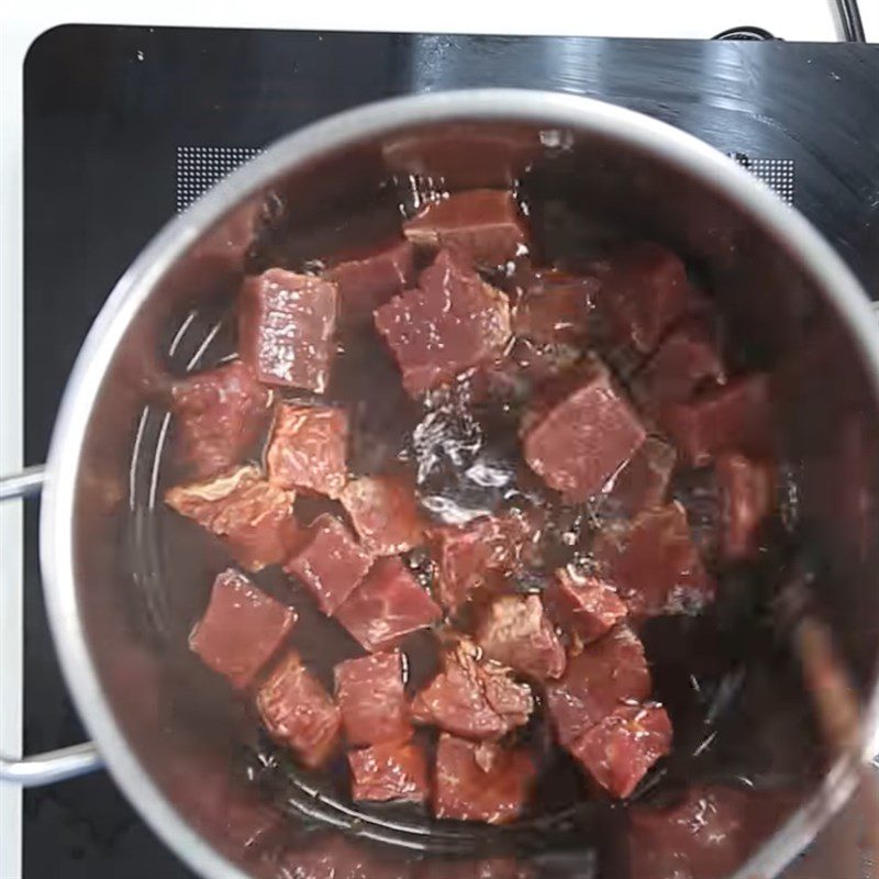 Step 2 Caramelize and stir-fry the meat Braised Beef