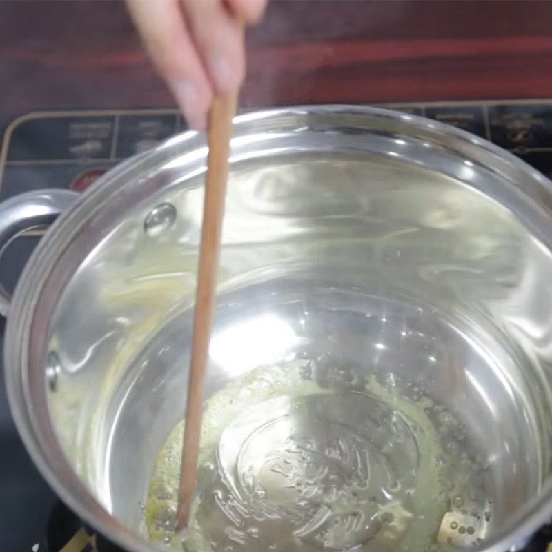 Step 2 Caramelizing Sugar for Braised Pork