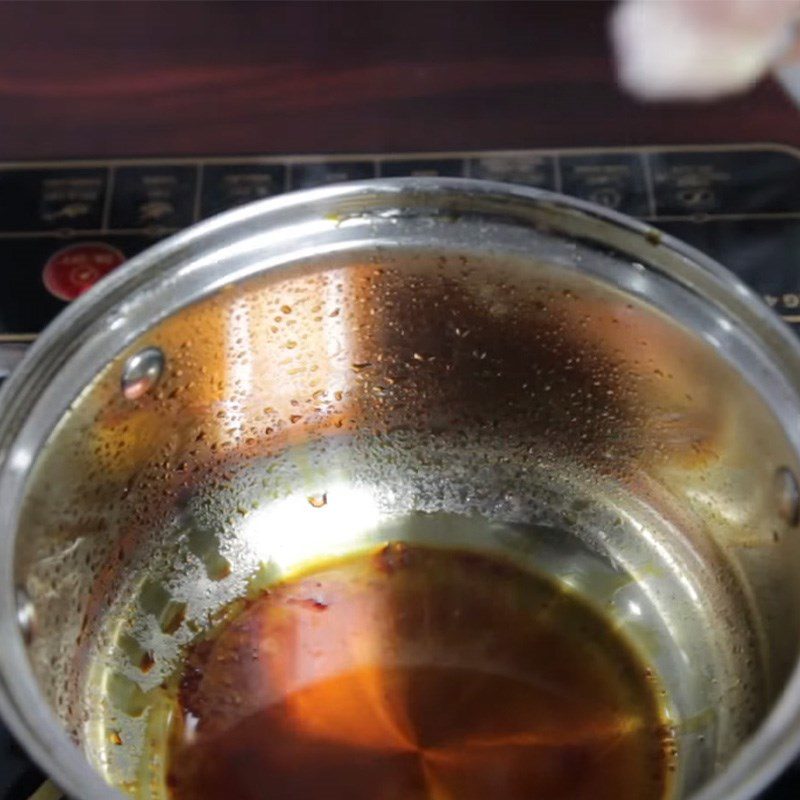 Step 2 Caramelizing Sugar for Braised Pork
