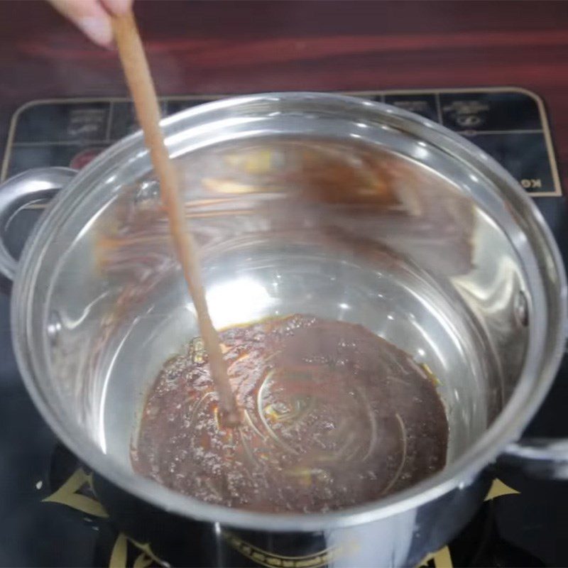 Step 2 Caramelizing Sugar for Braised Pork