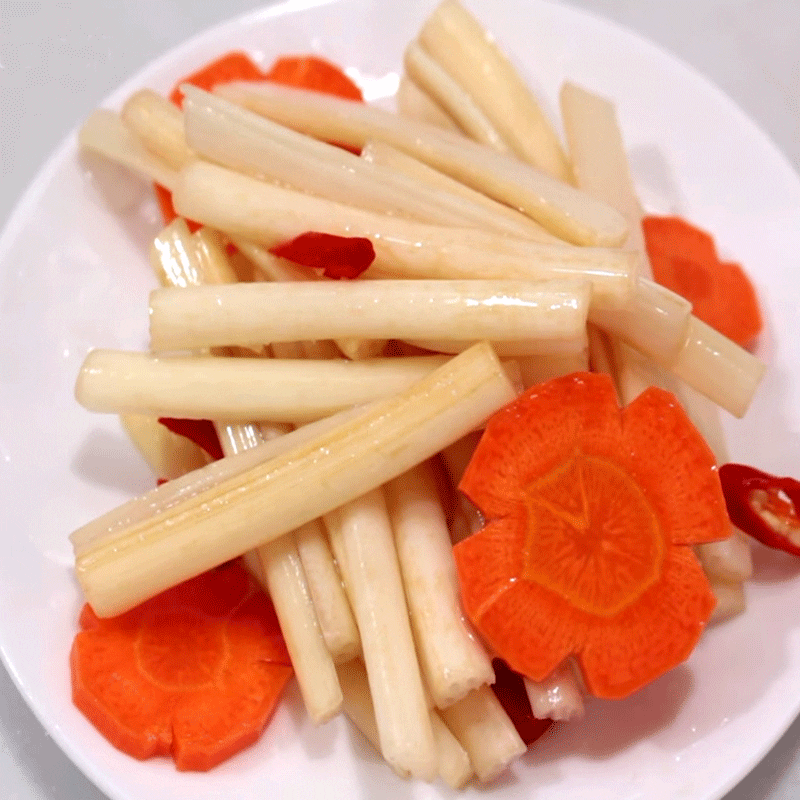 Step 5 Finished Product Pickled lotus stems with carrots