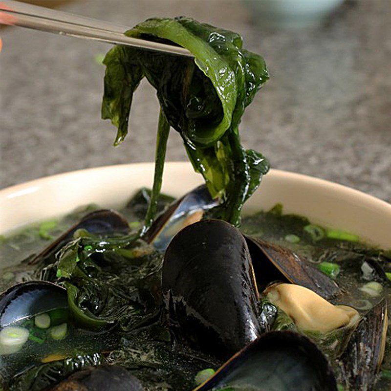 Step 4 Final product of seaweed soup with mussels