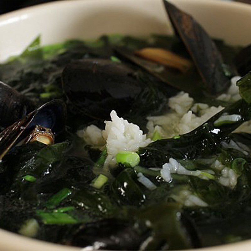 Step 4 Final product of seaweed soup with mussels