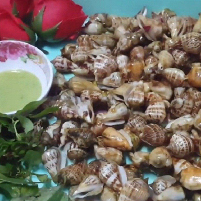 Step 4 Final product Stir-fried jumping snails with butter and garlic