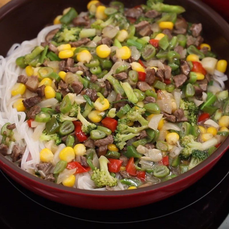 Step 5 Final product Chũ noodles stir-fried with beef