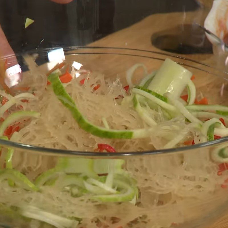 Step 4 Mixing the salad for jelly salad