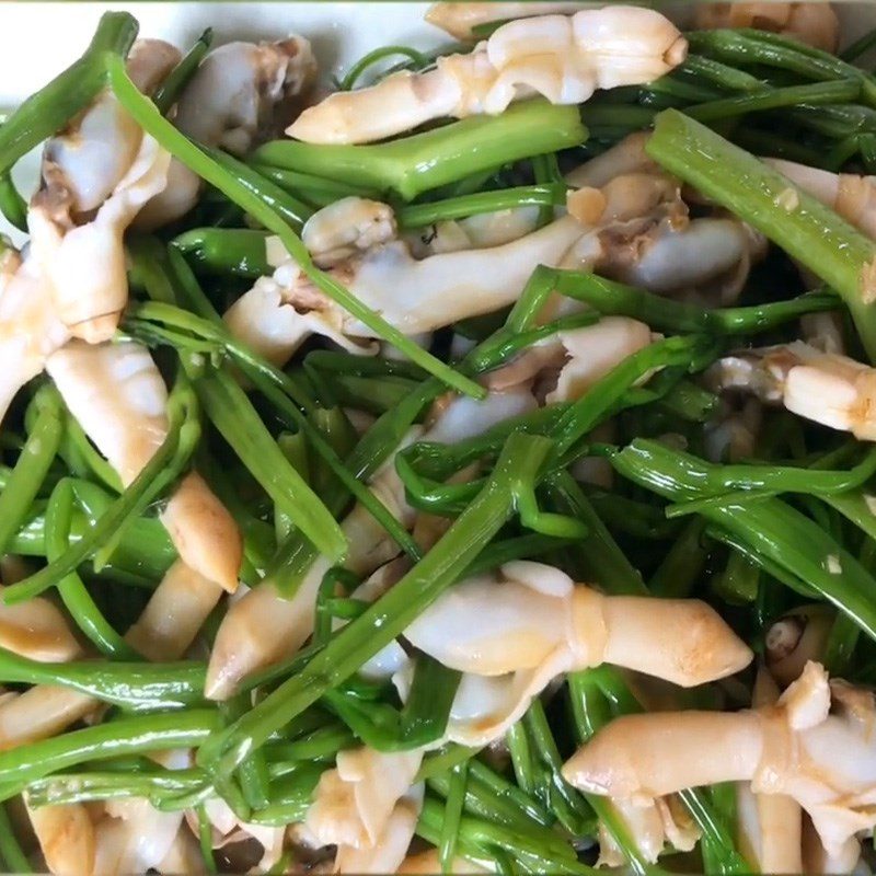 Step 4 Final product Stir-fried razor clams with water spinach