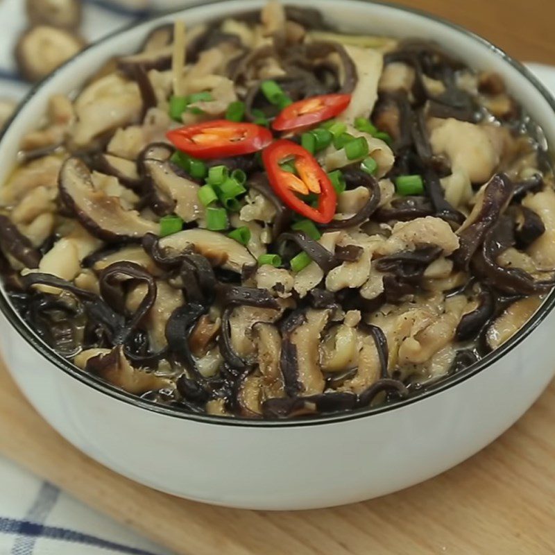 Step 5 Finished Product Chicken steamed with shiitake mushrooms