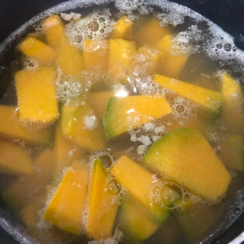 Step 3 Cook the soup for Pumpkin Soup with Minced Meat and Seaweed