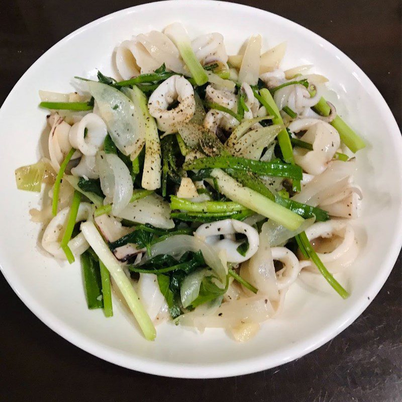 Step 5 Finished product Stir-fried squid with garlic and onion (Recipe shared by users)