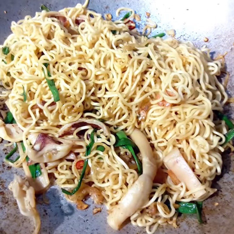 Step 5 Final product Stir-fried noodles with dried squid