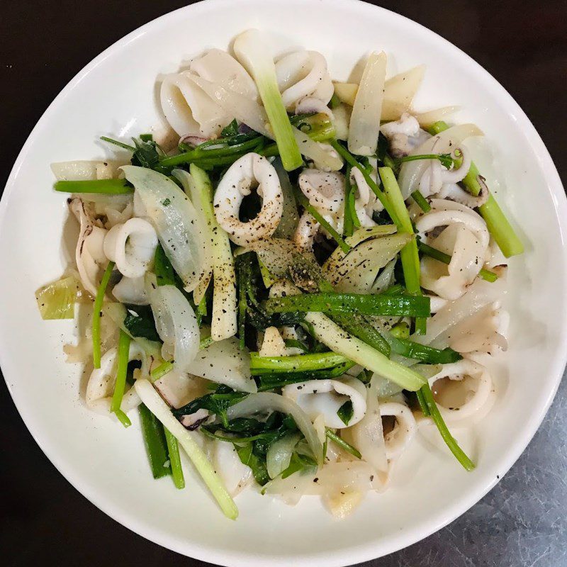 Step 5 Finished Dish Stir-fried Squid with Cucumber, Tomato, and Pineapple (Recipe shared by a user)