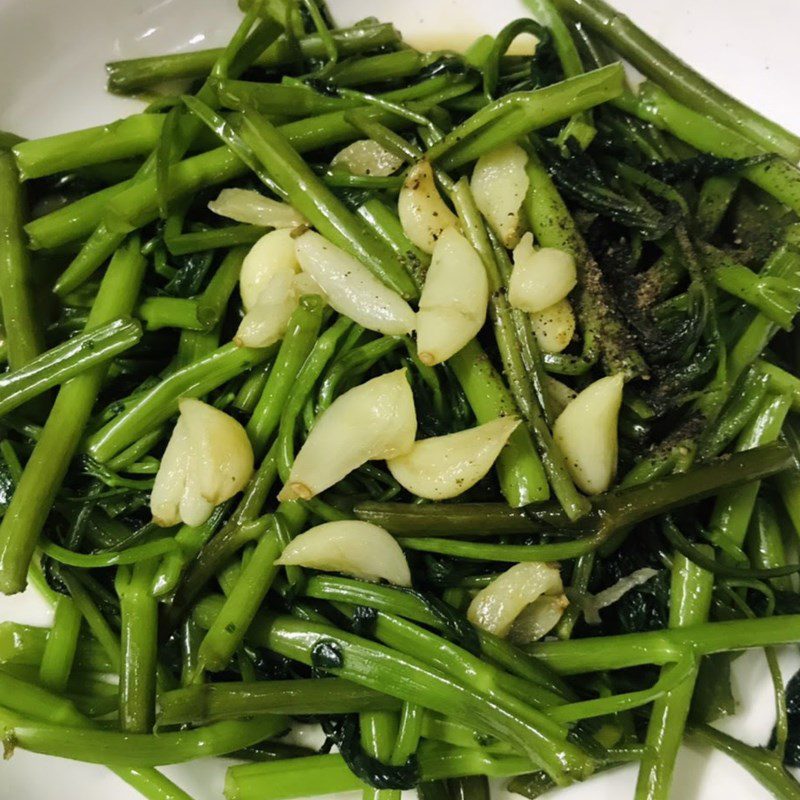 Step 3 Finished Product Stir-fried Water Spinach with Garlic