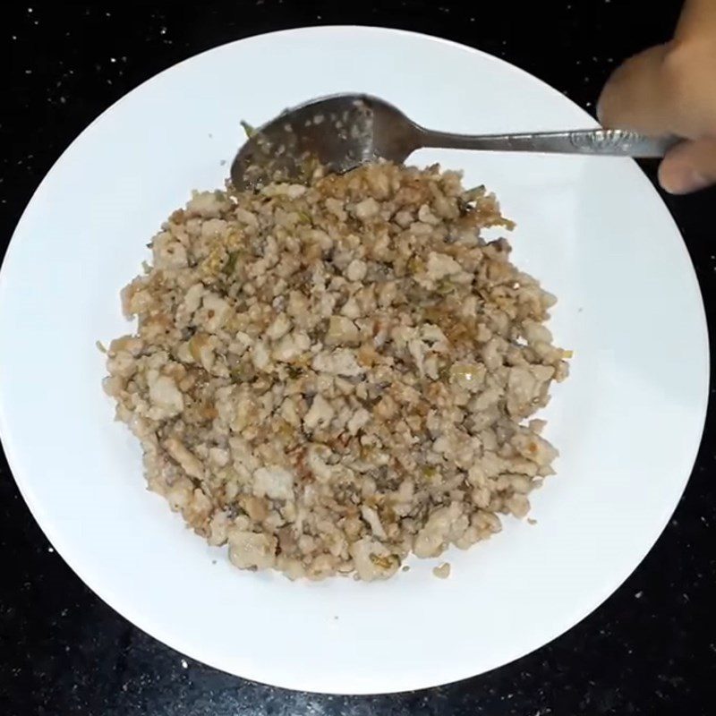 Step 4 Final product Fried ground meat with lemongrass and onion