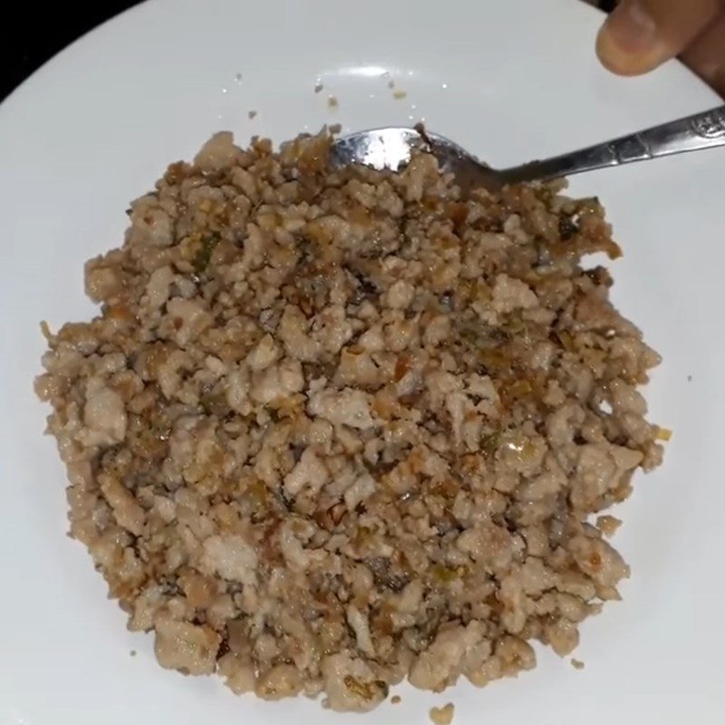 Step 4 Final product Fried ground meat with lemongrass and onion