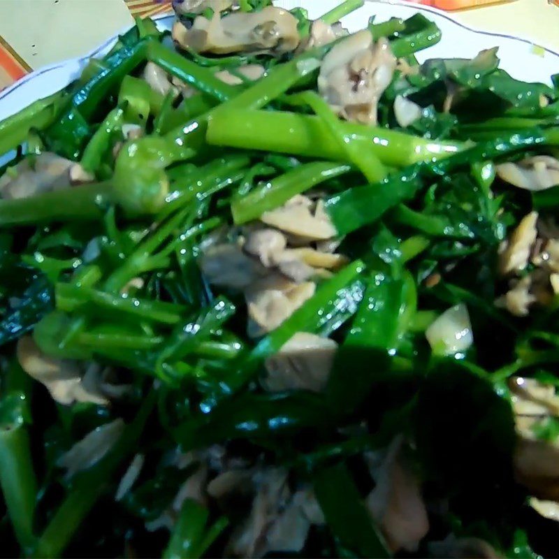 Step 4 Finished Product Stir-fried clams with celery