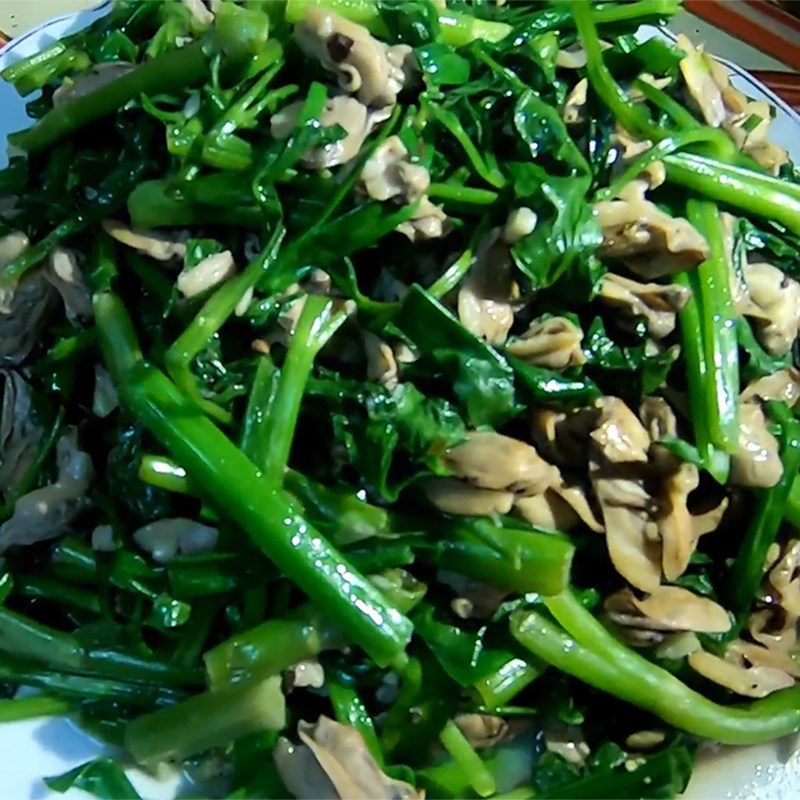 Step 4 Finished Product Stir-fried clams with celery