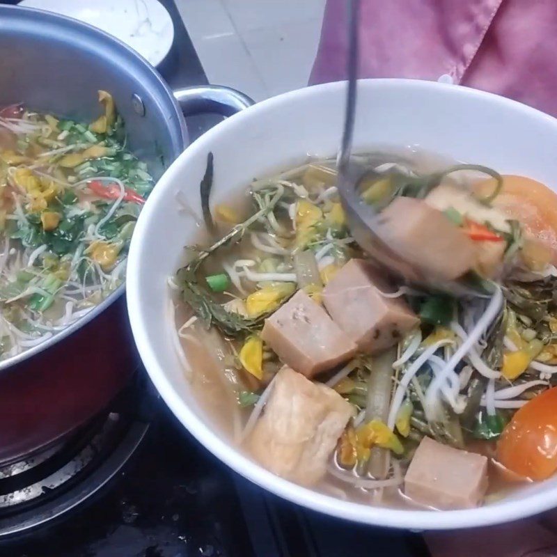 Step 4 Final Product Vegetarian Sour Soup with Water Lily Flowers