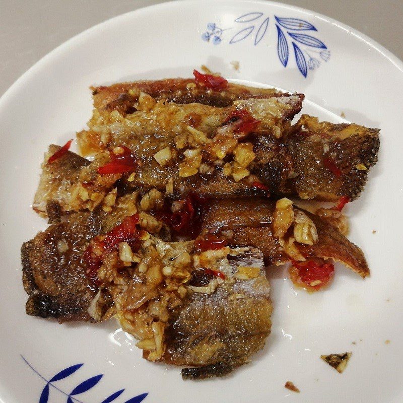 Step 5 Finished Product Dried fish stir-fried with garlic and chili