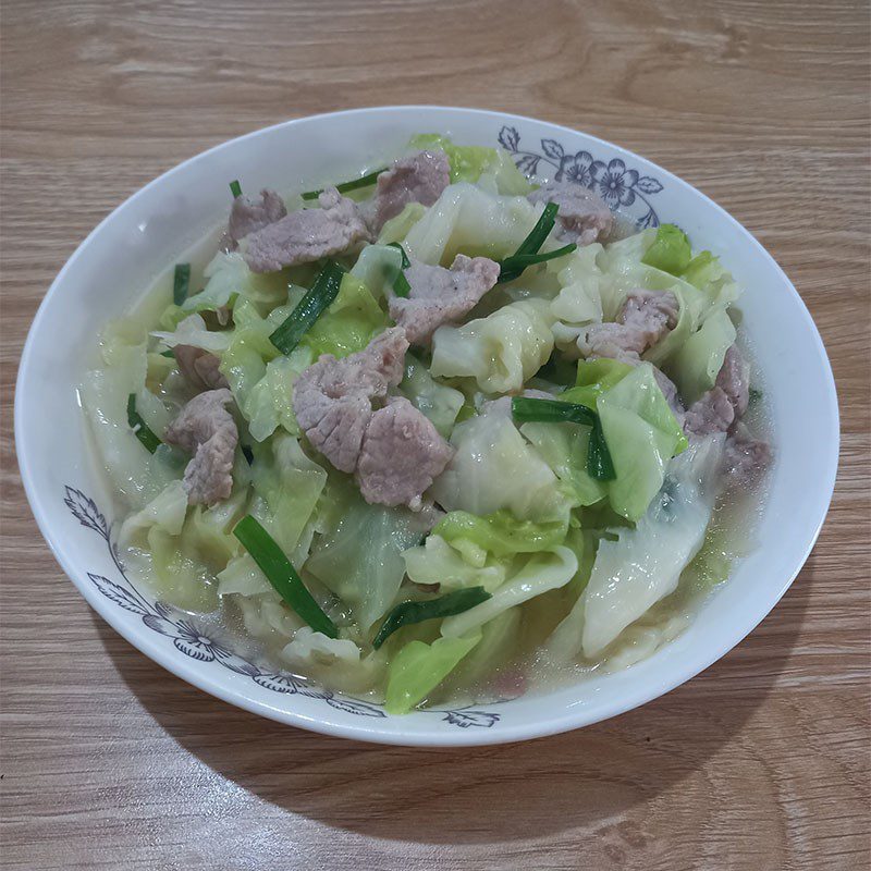 Step 4 Finished Product Stir-fried cabbage with pork