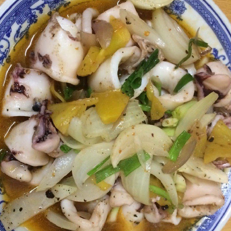 Step 4 Finished Product Stir-fried squid with pineapple and onion