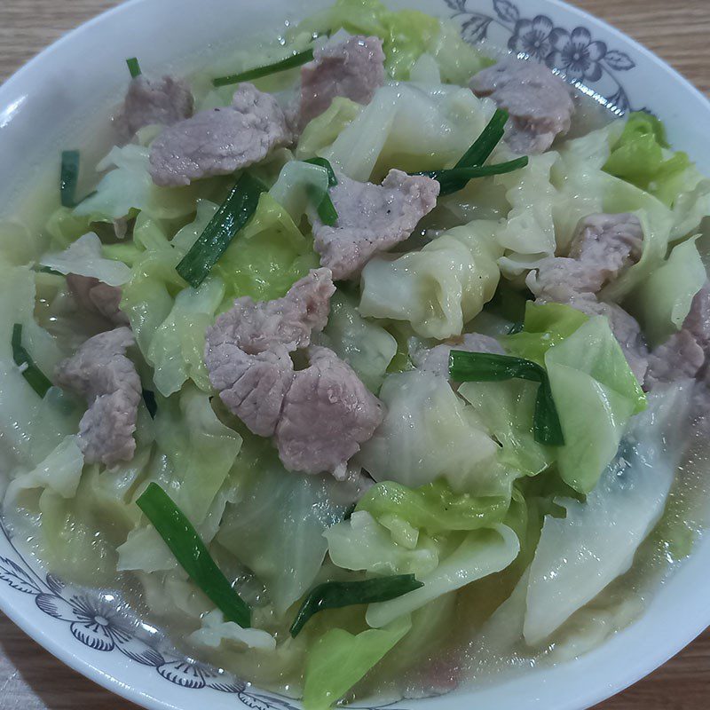 Step 4 Finished Product Stir-fried cabbage with pork