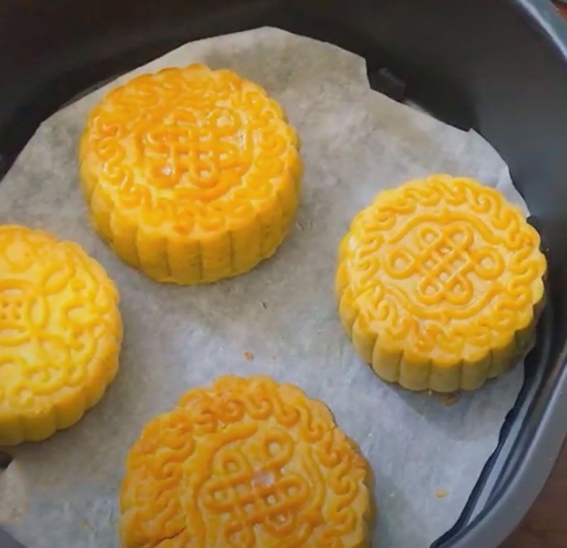 Step 6 Final product Mooncake with mixed filling using an air fryer