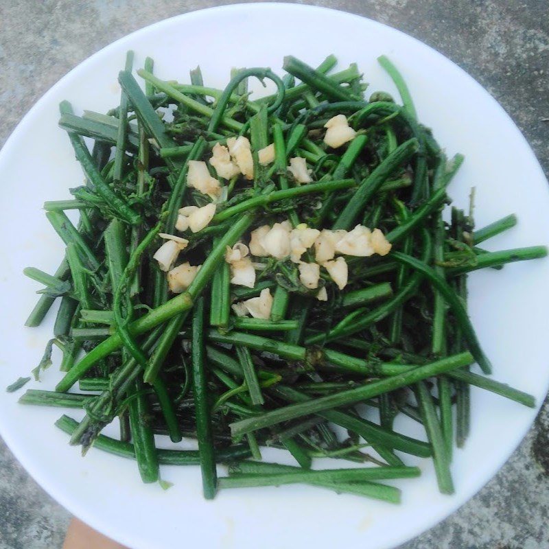 Step 3 Final Product Stir-fried fern with garlic