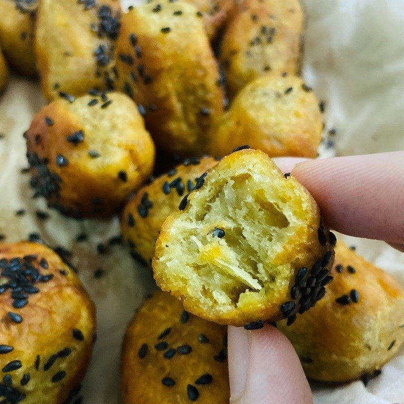 Step 4 Finished product of Sweet Potato Balls with Black Sesame