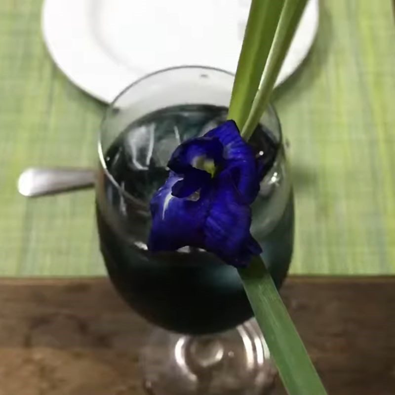 Step 3 Final Product Lemongrass pandan flower butterfly pea tea