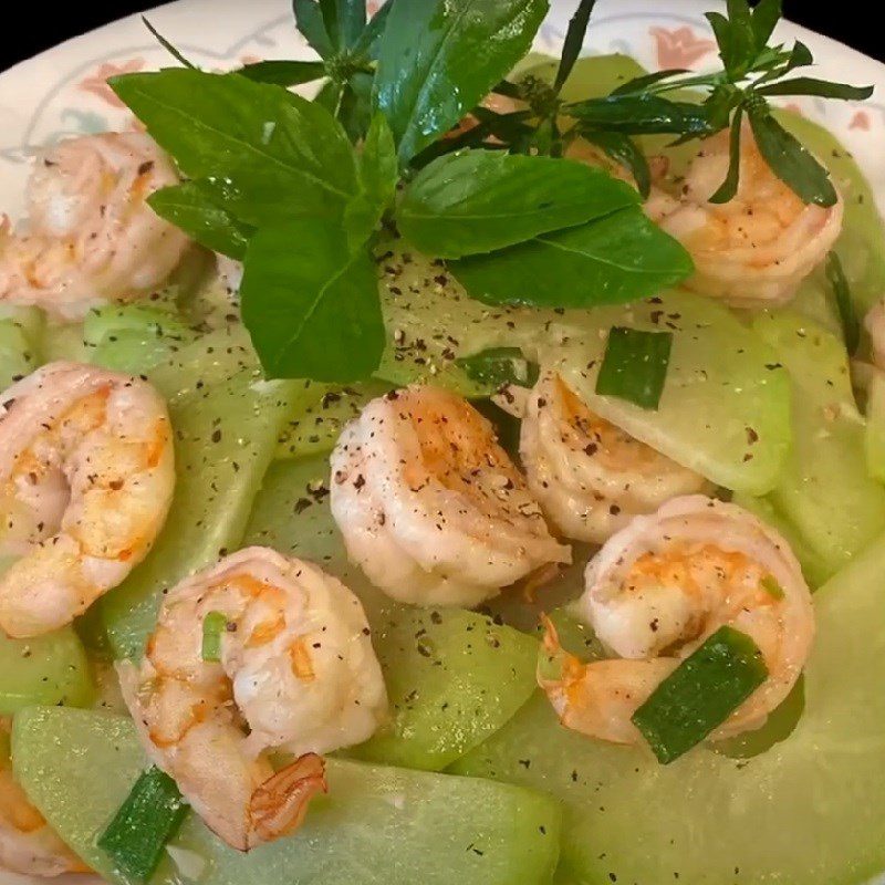 Step 4 Finished Product Stir-fried chayote with shrimp