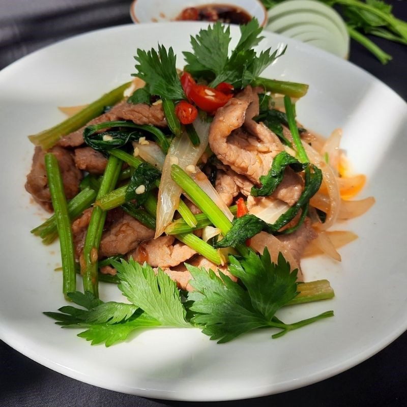 Step 4 Finished Product Stir-fried celery with pork (recipe shared by users)