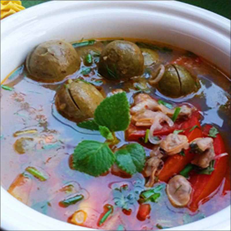 Step 4 Finished product Clam soup (ngheu) with sour fruits