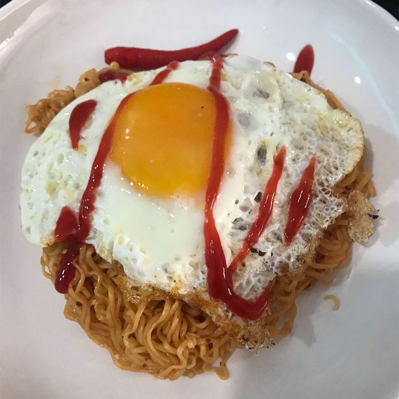 Step 4 Final Product Stir-fried Noodles with Fried Egg