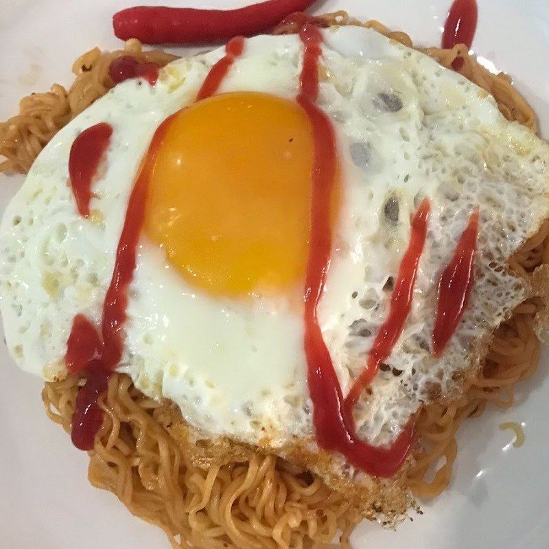 Step 4 Final Product Stir-fried Noodles with Fried Egg