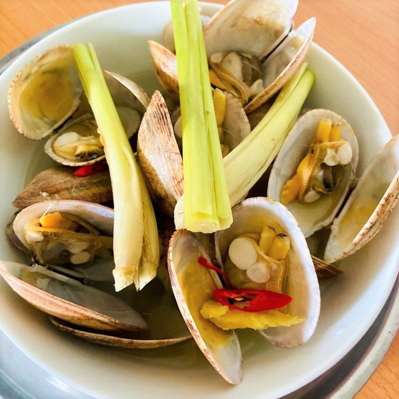 Step 3 Final product 2-cup clams steamed with lemongrass