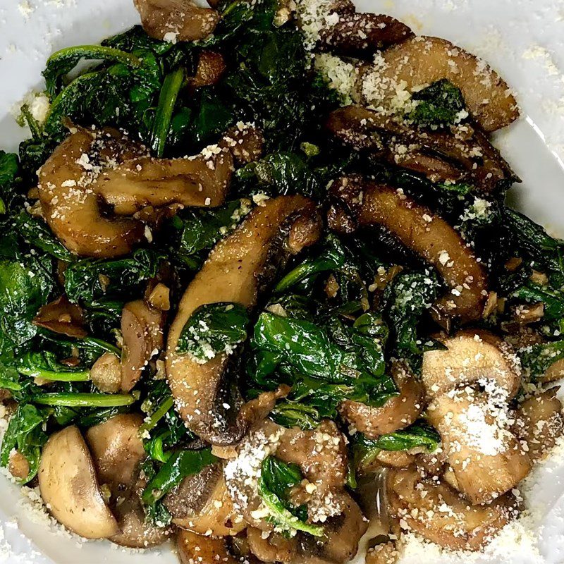 Step 3 Final Product Stir-fried spinach with garlic and mushrooms