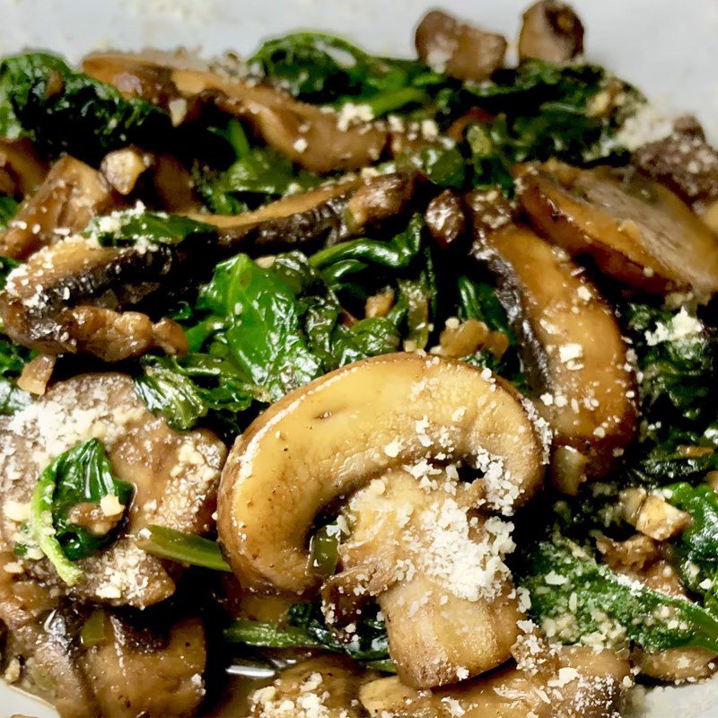 Step 3 Final Product Stir-fried spinach with garlic and mushrooms