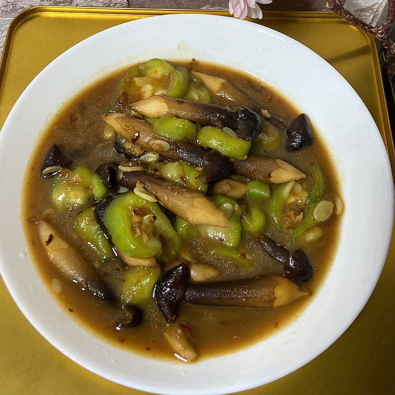 Step 3 Final Product Stir-fried Gourd with Mushrooms