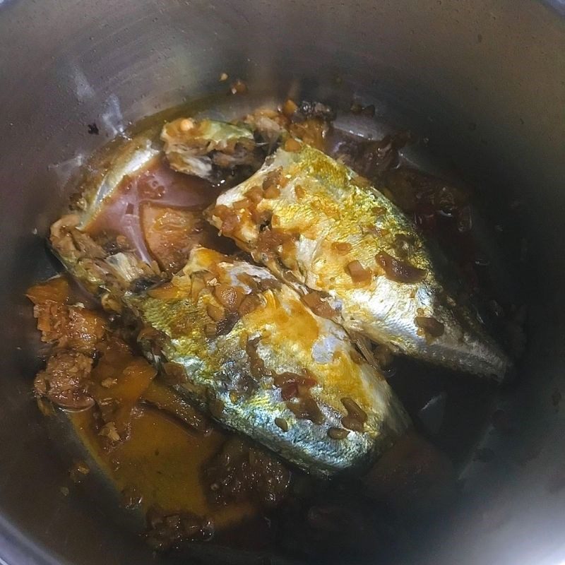 Step 4 Final Product Braised fish with pineapple (pineapple)