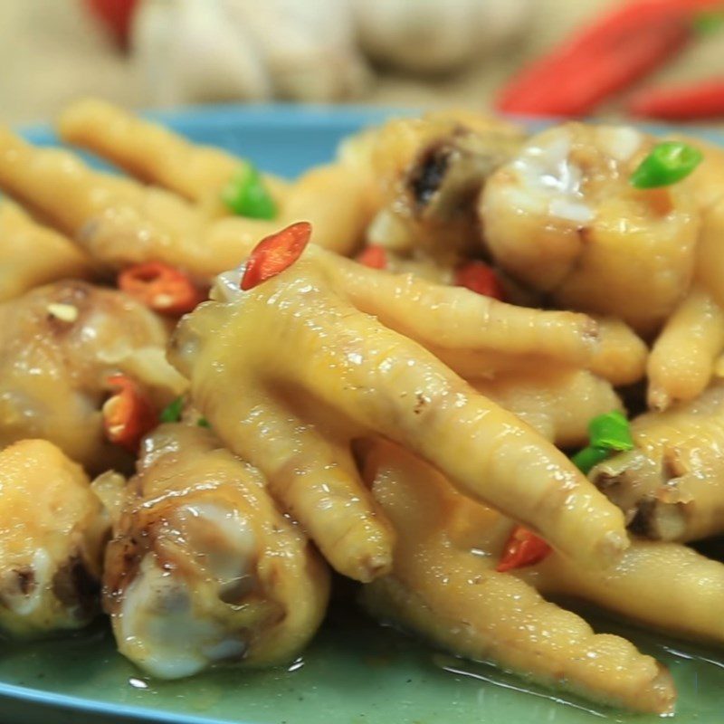 Step 3 Finished product Stir-fried chicken feet with vinegar and chili