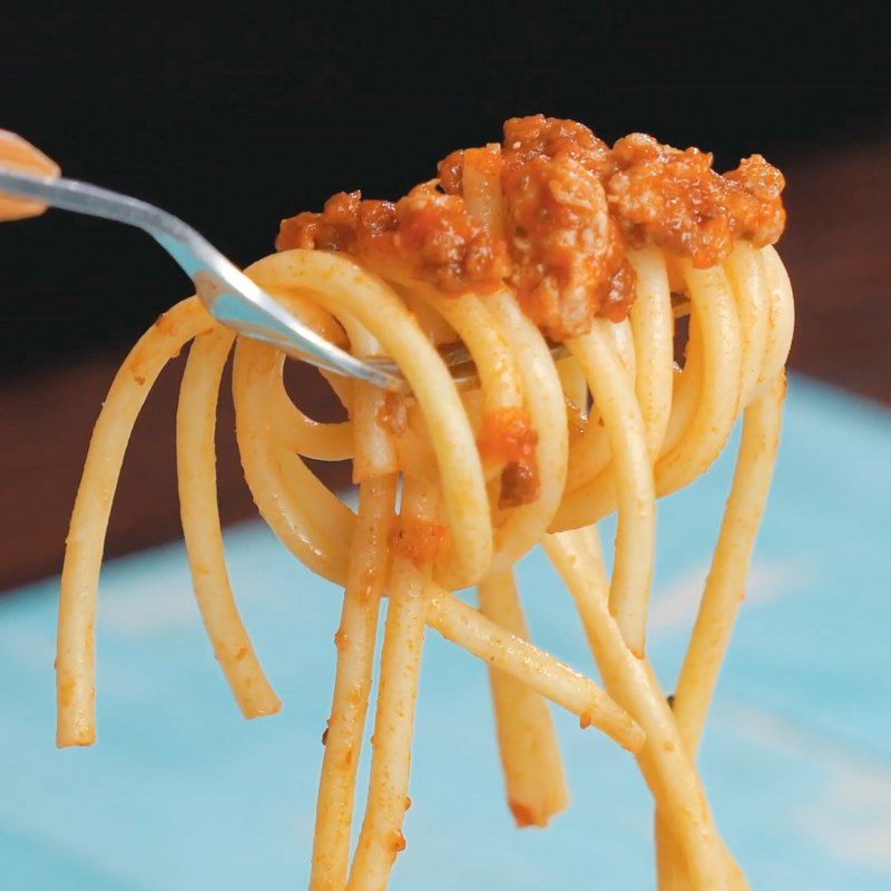 Step 5 Final Product Spaghetti with minced beef sauce (store-bought spaghetti sauce)