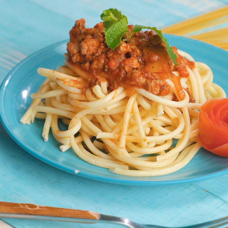 Step 5 Final Product Spaghetti with minced beef sauce (store-bought spaghetti sauce)