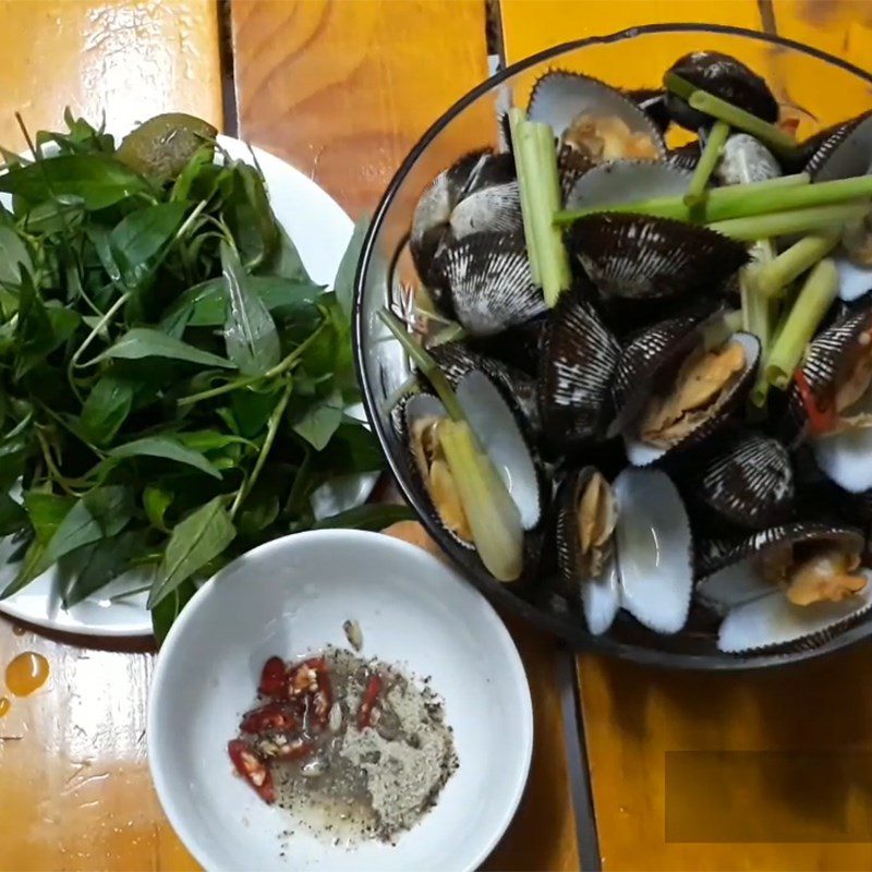 Step 3 Final product Steamed razor clams with lemongrass