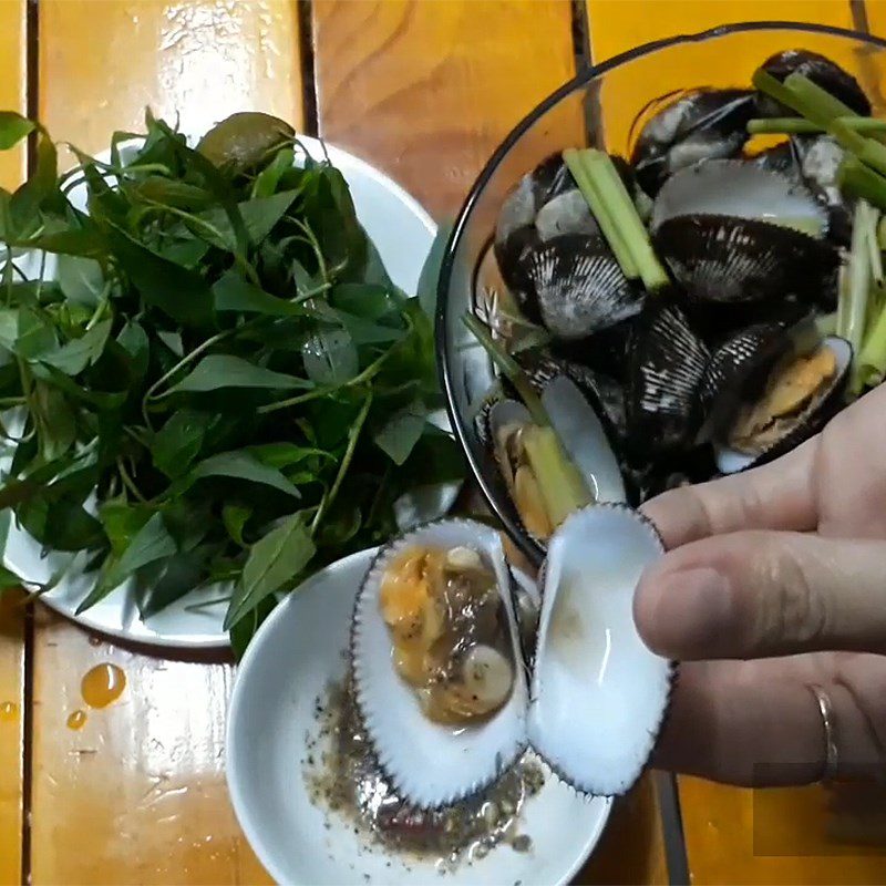 Step 3 Final product Steamed razor clams with lemongrass